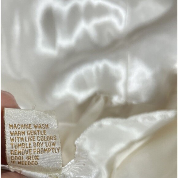 VTG VS Victoria’s Secret Gold Label White Lace Silk Long Slip Slit Size M NEW - Picture 8 of 9